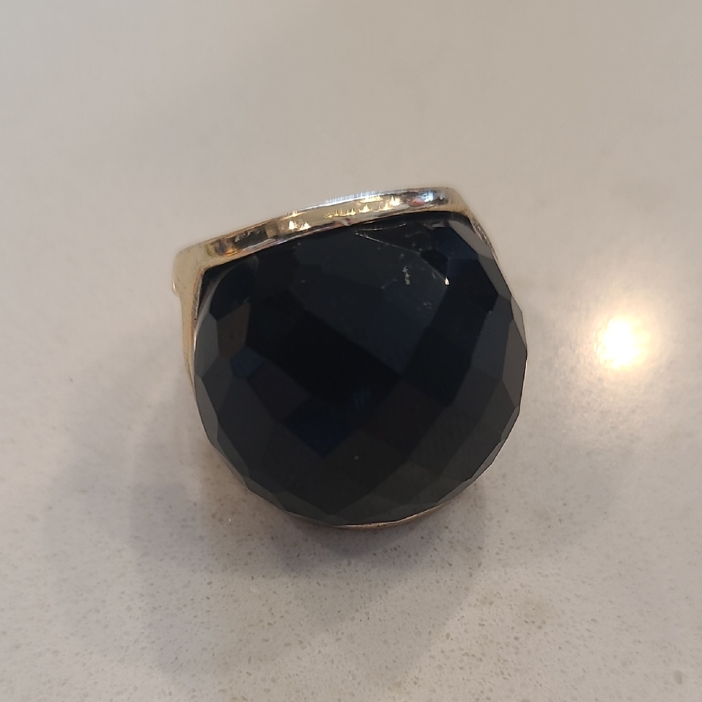 Elegant Black and Gold Ring